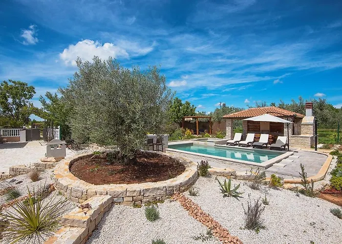 아파트 Apartments Jela 메덜린